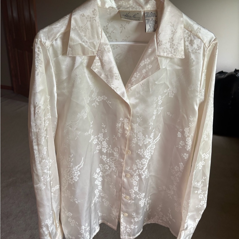 Kathie Lee Collection Ivory Satin Floral Open Blouse - Picture 4 of 4
